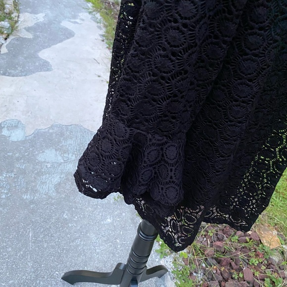 Dressbarn Women's Crochet Three Quarter Bell Sleeves V-Neck Top 3X - Picture 8 of 15